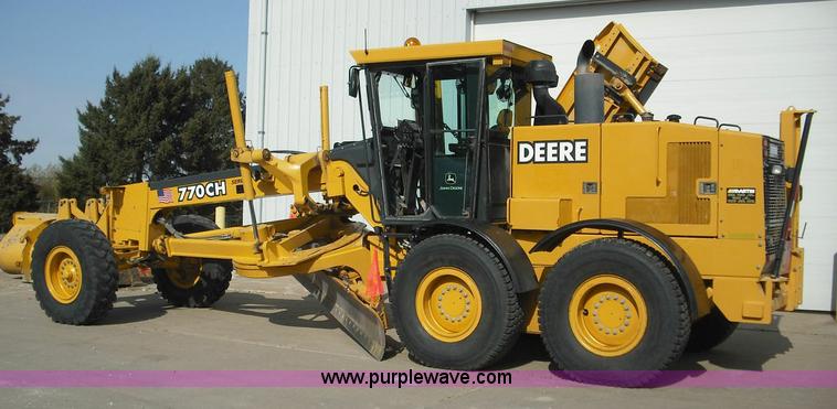 image for item 3643 2003 John Deere 770CH Series II motor grader