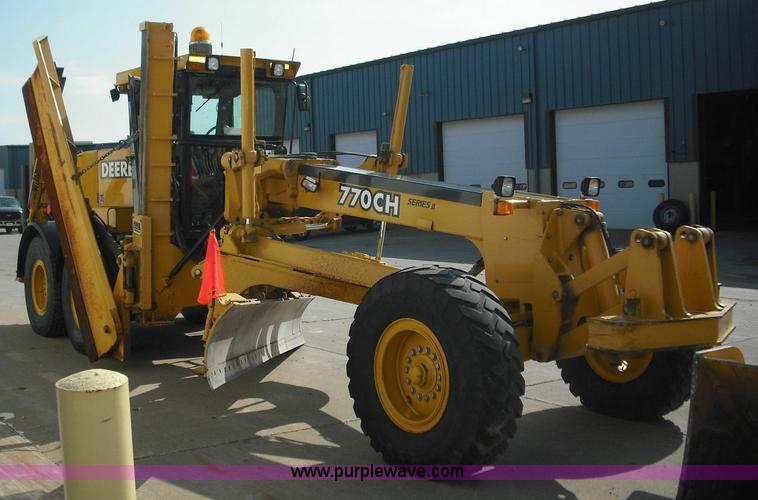 image for item 3643 2003 John Deere 770CH Series II motor grader