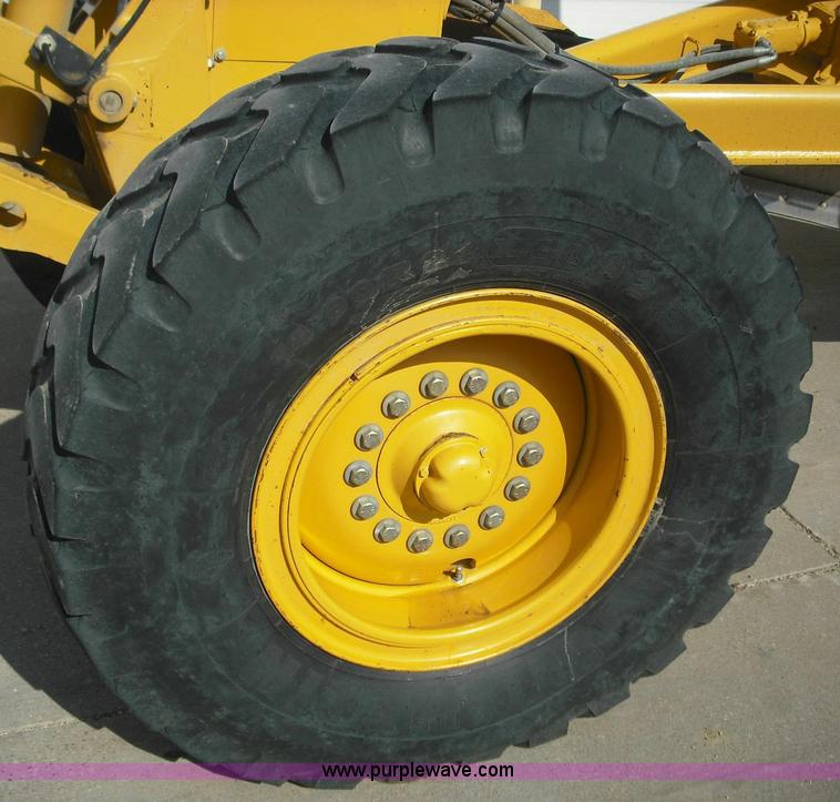 image for item 3643 2003 John Deere 770CH Series II motor grader