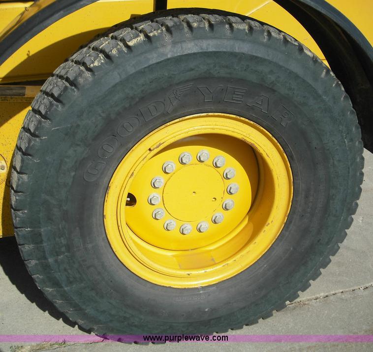 image for item 3643 2003 John Deere 770CH Series II motor grader