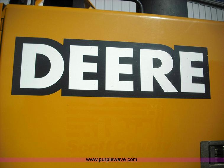 image for item 3643 2003 John Deere 770CH Series II motor grader