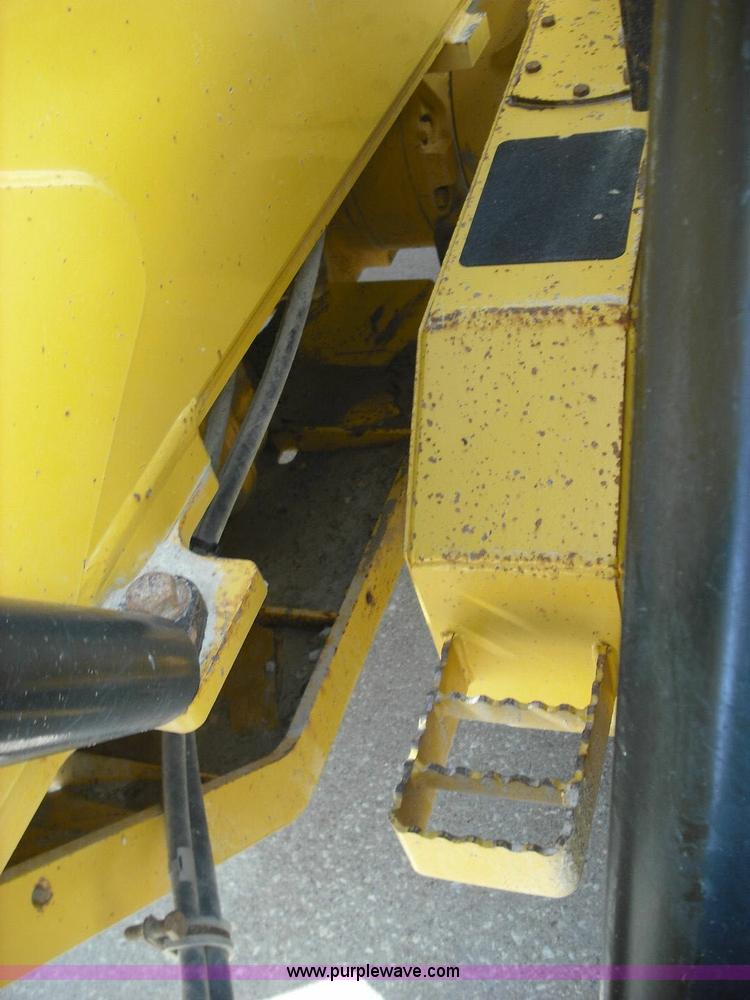 image for item 3643 2003 John Deere 770CH Series II motor grader