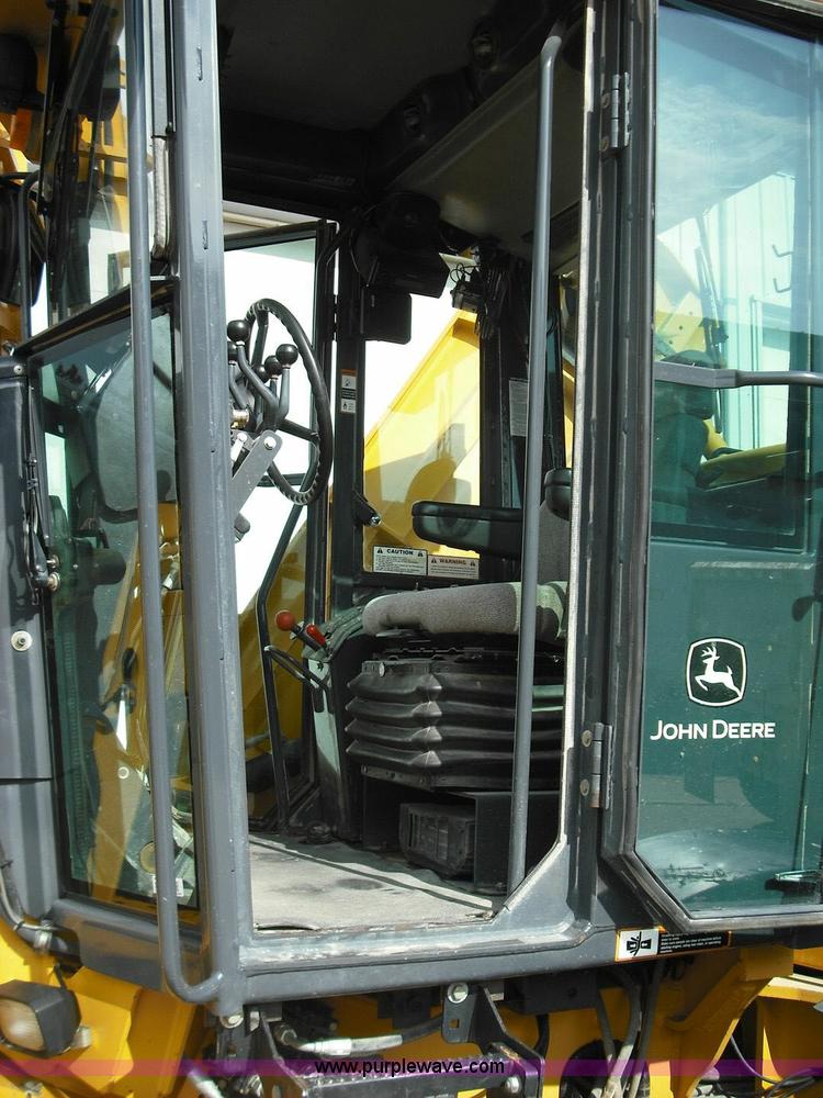 image for item 3643 2003 John Deere 770CH Series II motor grader