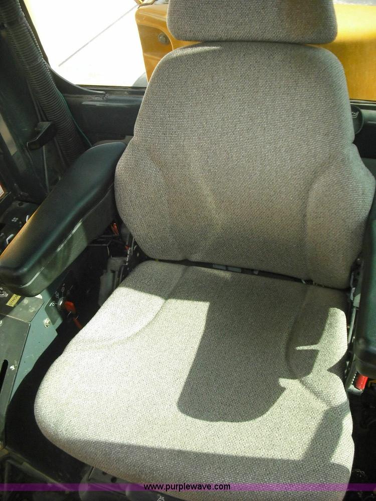 image for item 3643 2003 John Deere 770CH Series II motor grader