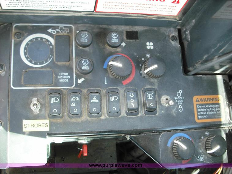 image for item 3643 2003 John Deere 770CH Series II motor grader