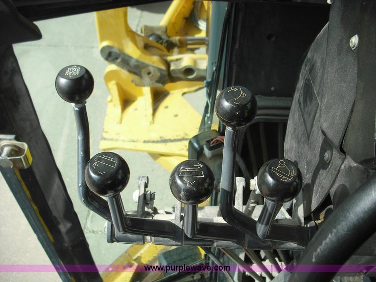 image for item 3643 2003 John Deere 770CH Series II motor grader