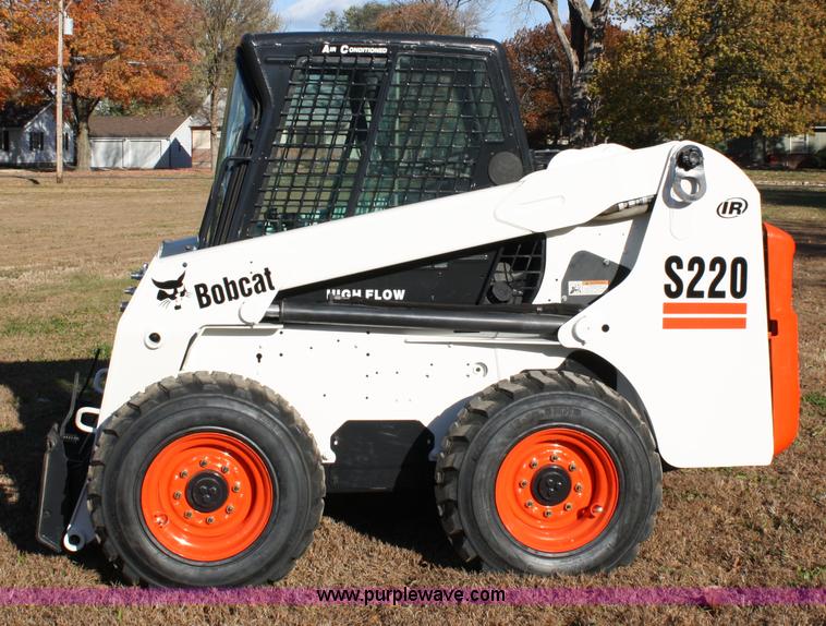 image for item 4731 2007 Bobcat S220 skid steer