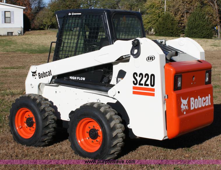 image for item 4731 2007 Bobcat S220 skid steer