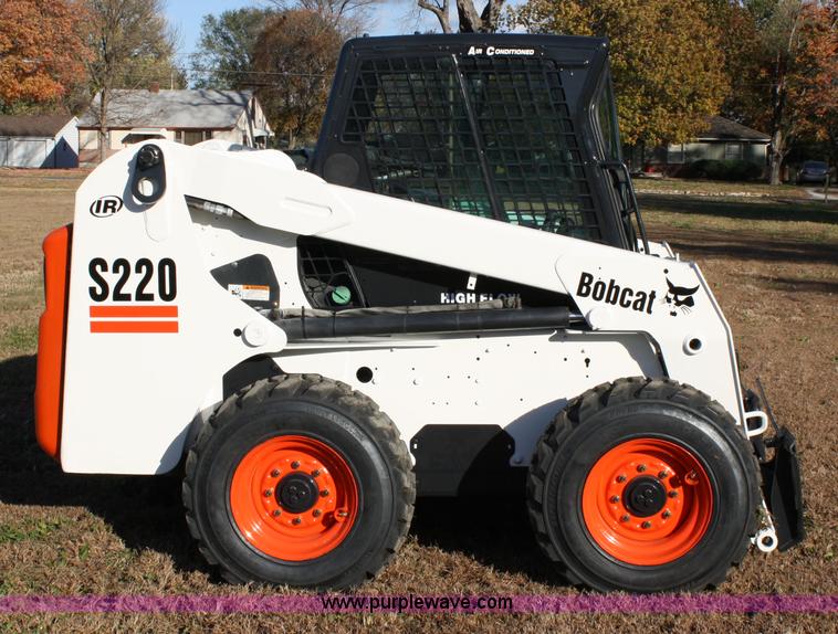 image for item 4731 2007 Bobcat S220 skid steer