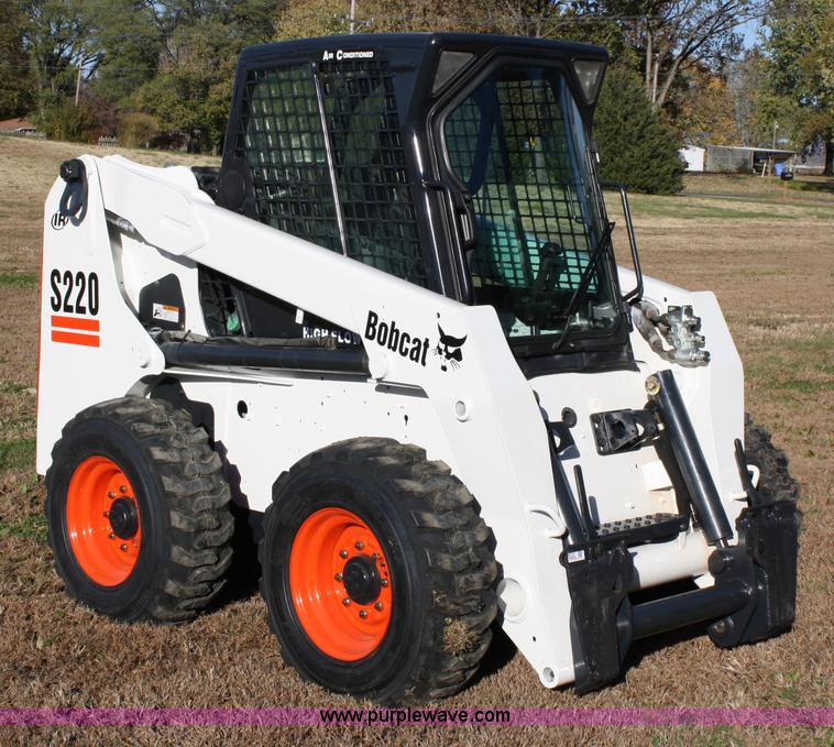 image for item 4731 2007 Bobcat S220 skid steer