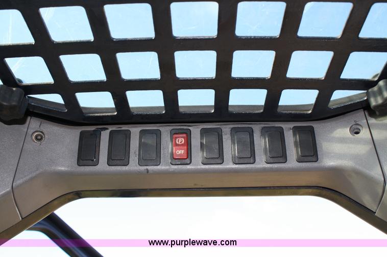 image for item 4731 2007 Bobcat S220 skid steer