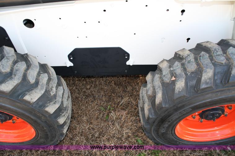 image for item 4731 2007 Bobcat S220 skid steer