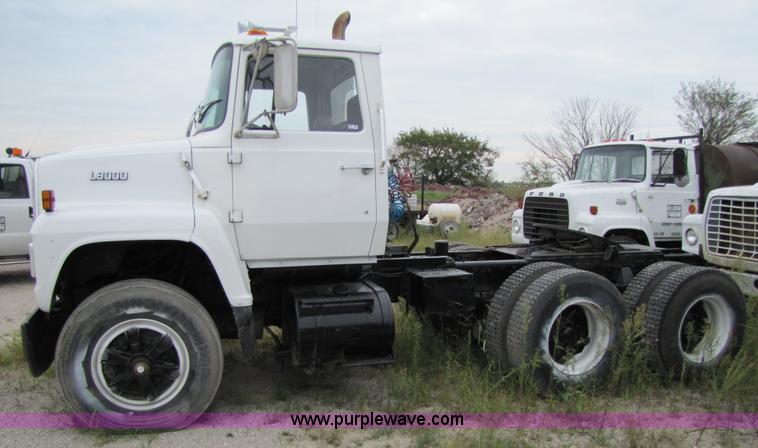 image for item 4761 1988 Ford LNT9000 semi truck