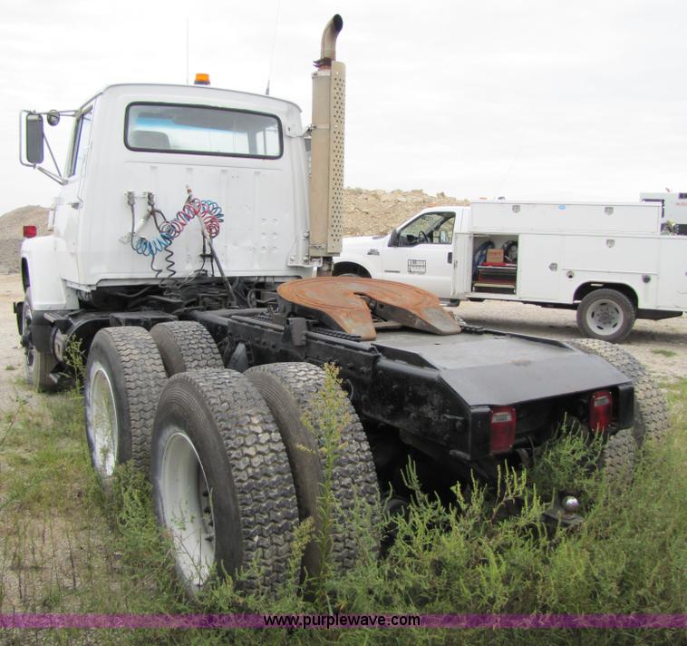 image for item 4761 1988 Ford LNT9000 semi truck