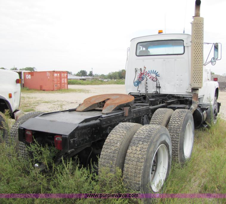 image for item 4761 1988 Ford LNT9000 semi truck