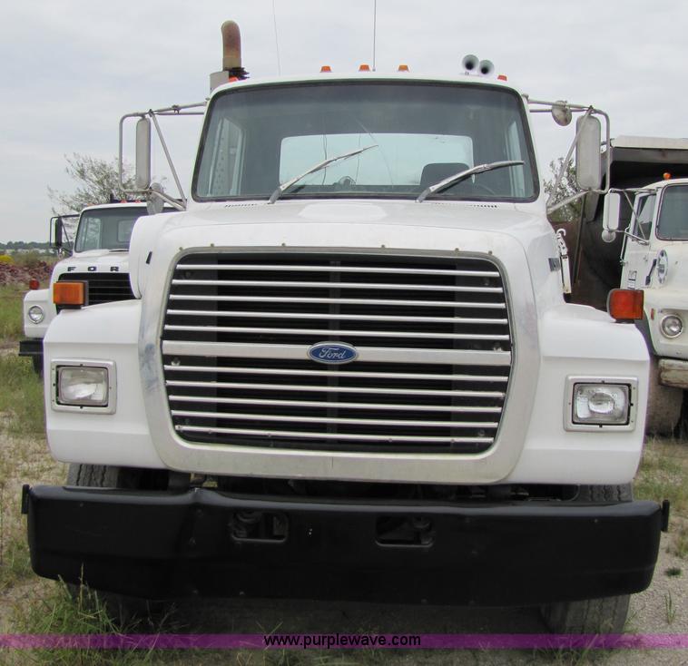 image for item 4761 1988 Ford LNT9000 semi truck