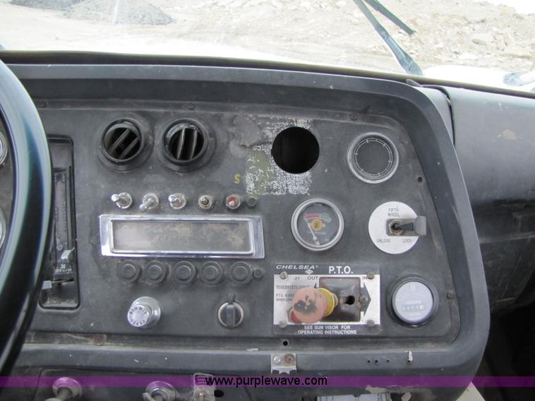 image for item 4761 1988 Ford LNT9000 semi truck