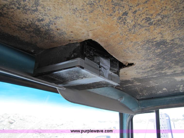 image for item 4761 1988 Ford LNT9000 semi truck