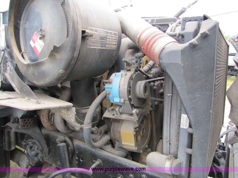 image for item 4761 1988 Ford LNT9000 semi truck