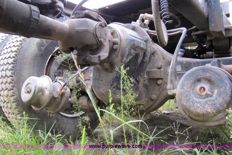 image for item 4761 1988 Ford LNT9000 semi truck