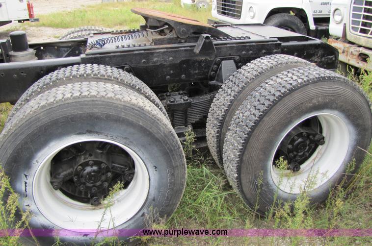 image for item 4761 1988 Ford LNT9000 semi truck