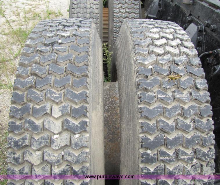 image for item 4761 1988 Ford LNT9000 semi truck