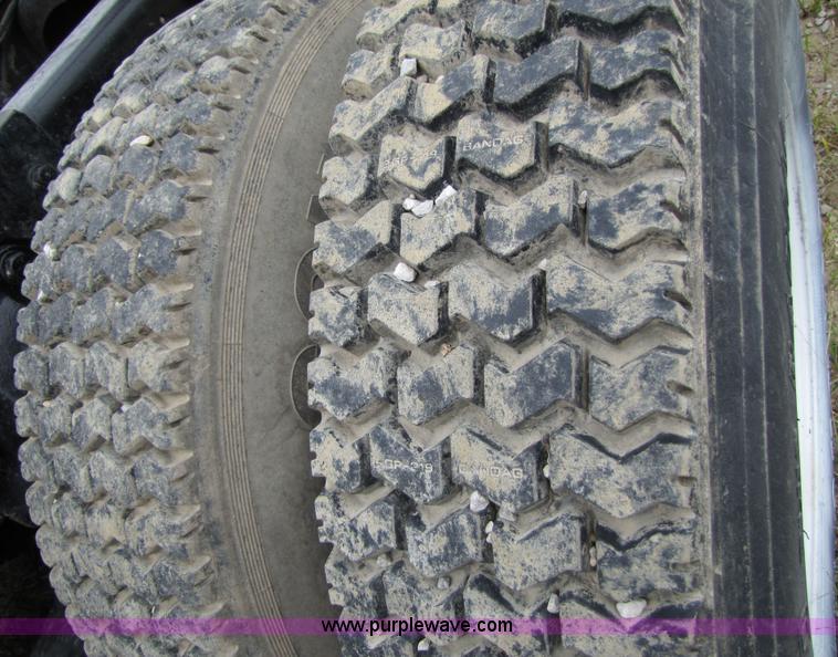 image for item 4761 1988 Ford LNT9000 semi truck