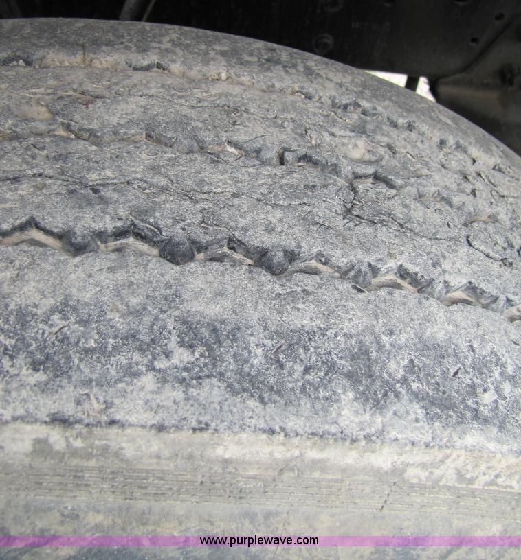 image for item 4761 1988 Ford LNT9000 semi truck