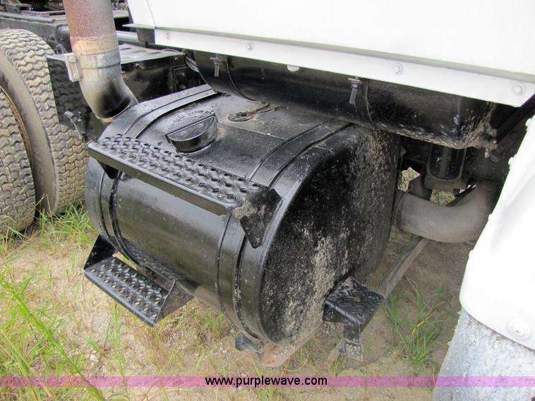 image for item 4761 1988 Ford LNT9000 semi truck