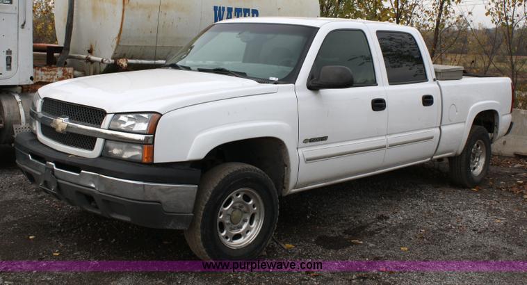 image for item 5027 2003 Chevrolet 1500HD crew-cab pickup