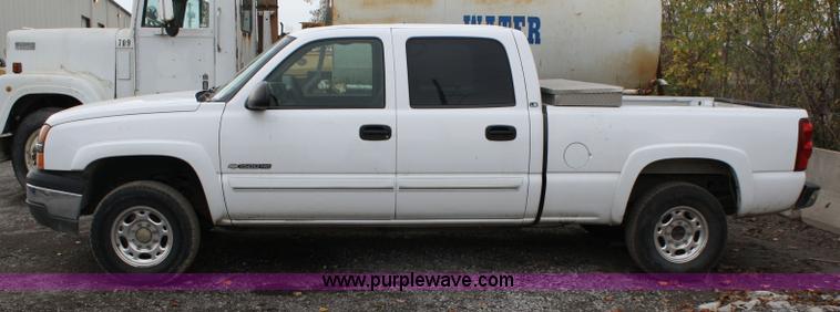 image for item 5027 2003 Chevrolet 1500HD crew-cab pickup