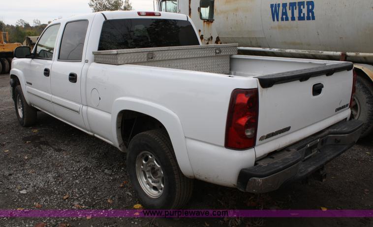 image for item 5027 2003 Chevrolet 1500HD crew-cab pickup