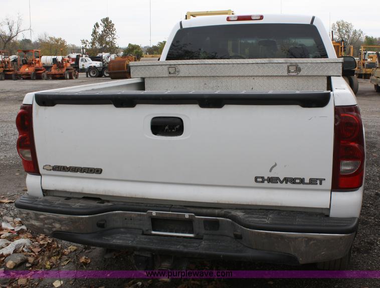 image for item 5027 2003 Chevrolet 1500HD crew-cab pickup