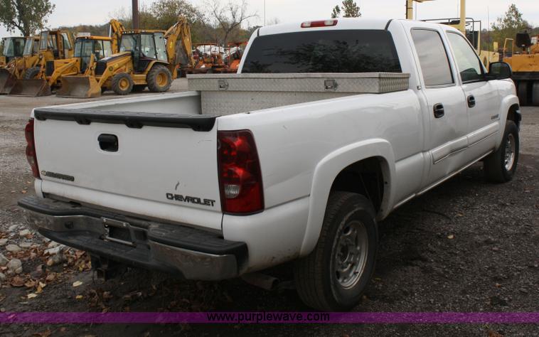 image for item 5027 2003 Chevrolet 1500HD crew-cab pickup