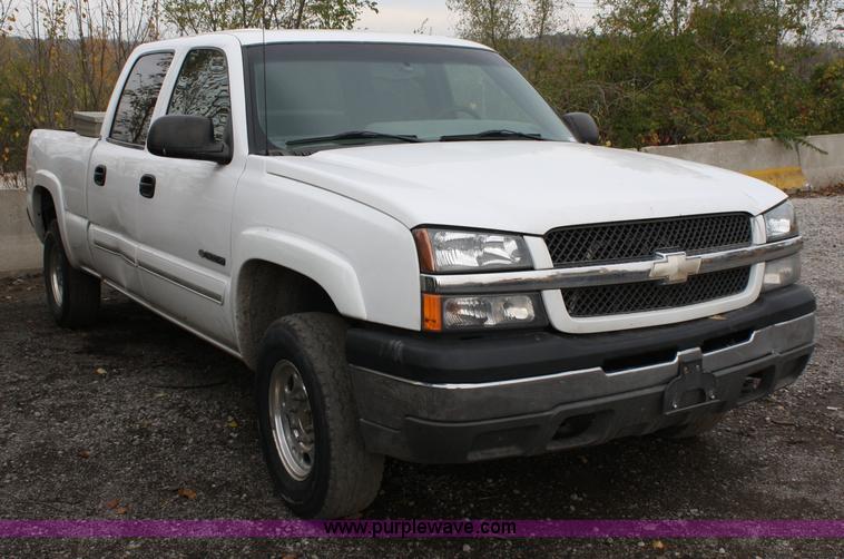 image for item 5027 2003 Chevrolet 1500HD crew-cab pickup