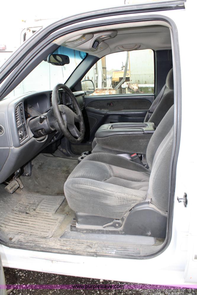 image for item 5027 2003 Chevrolet 1500HD crew-cab pickup