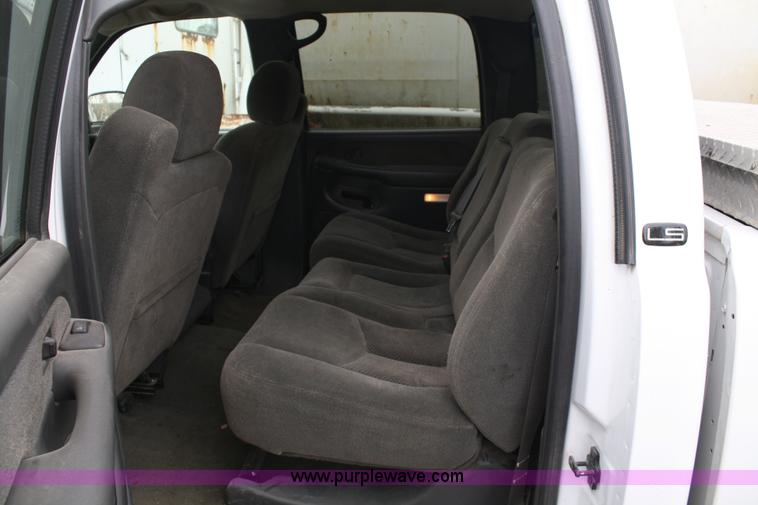 image for item 5027 2003 Chevrolet 1500HD crew-cab pickup