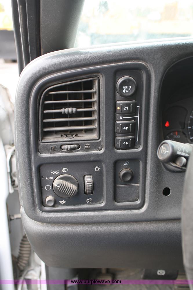 image for item 5027 2003 Chevrolet 1500HD crew-cab pickup