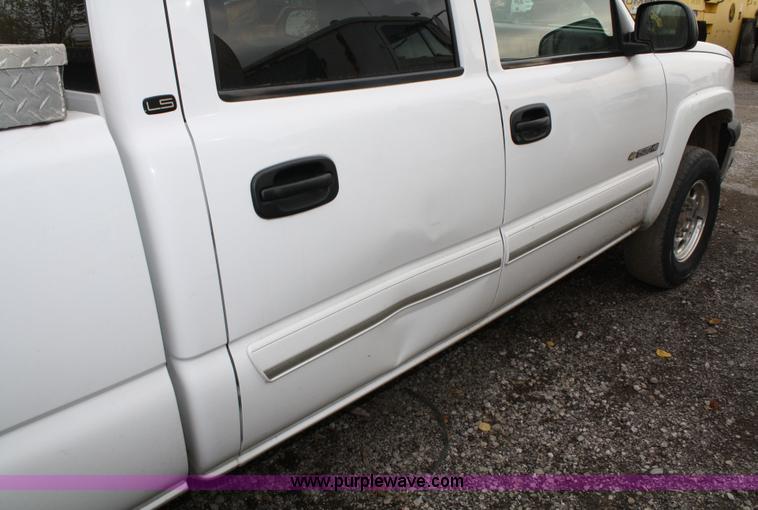 image for item 5027 2003 Chevrolet 1500HD crew-cab pickup