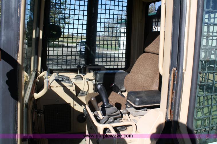 image for item 5028 2005 Caterpillar 939C track loader