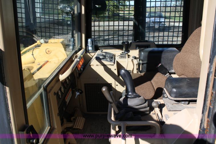 image for item 5028 2005 Caterpillar 939C track loader