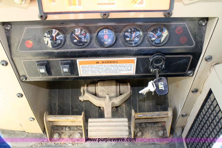 image for item 5028 2005 Caterpillar 939C track loader