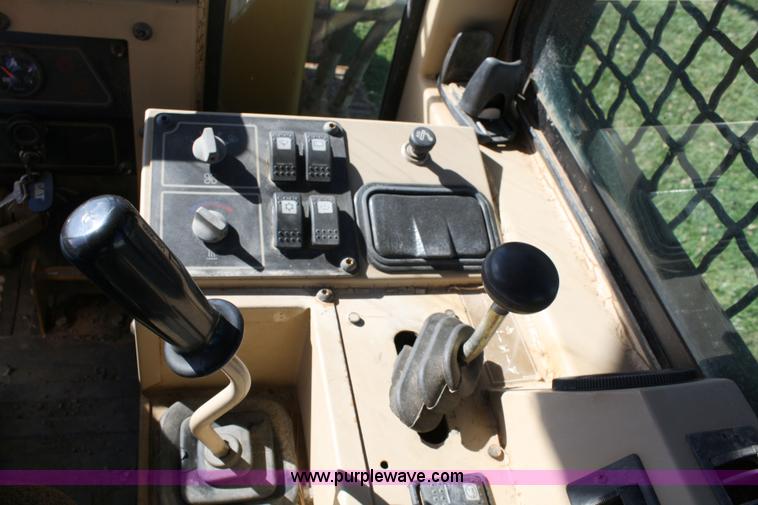 image for item 5028 2005 Caterpillar 939C track loader