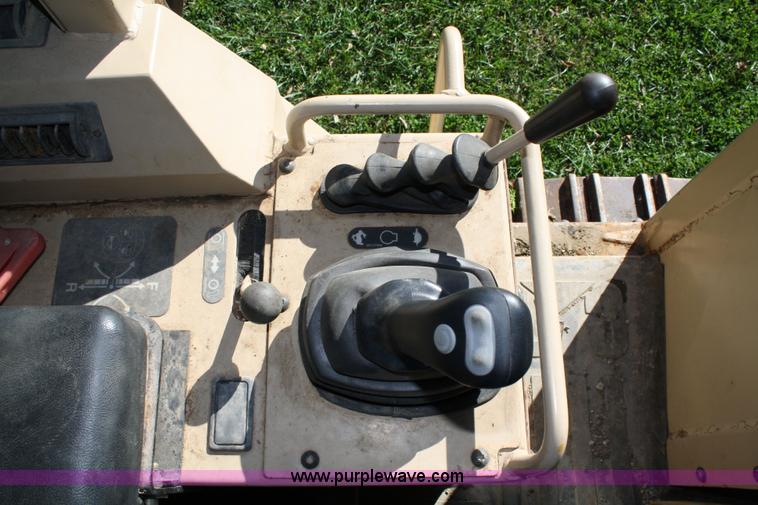 image for item 5028 2005 Caterpillar 939C track loader