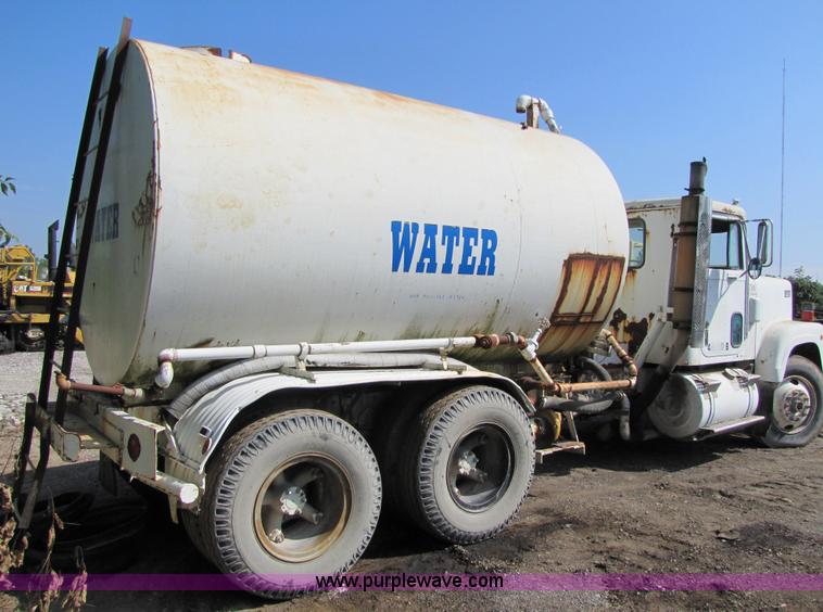 image for item 5253 1974 International Transtar 4200 water truck