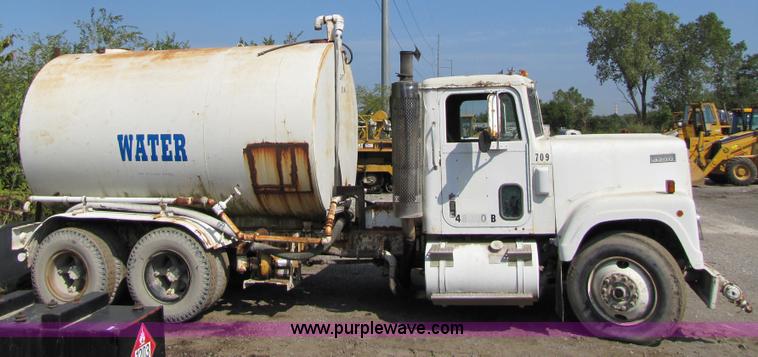 image for item 5253 1974 International Transtar 4200 water truck