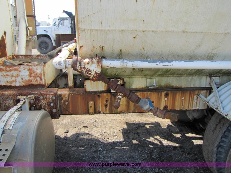 image for item 5253 1974 International Transtar 4200 water truck