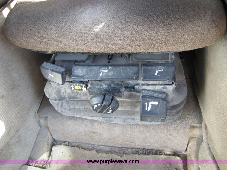 image for item 5282 2001 Caterpillar D6M LGP dozer with Trimble GCS900 3D Automatic Grade Control System