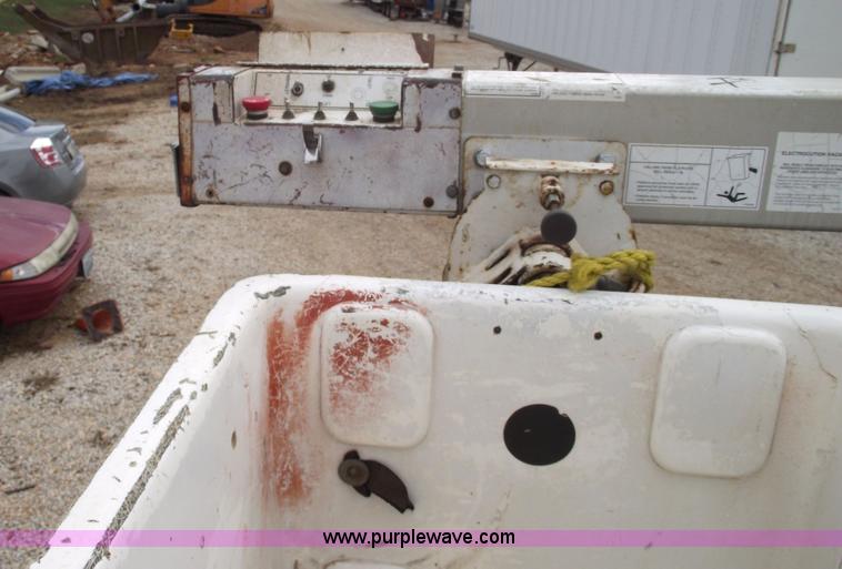 image for item 5488 1999 Ford F450 utility bucket truck