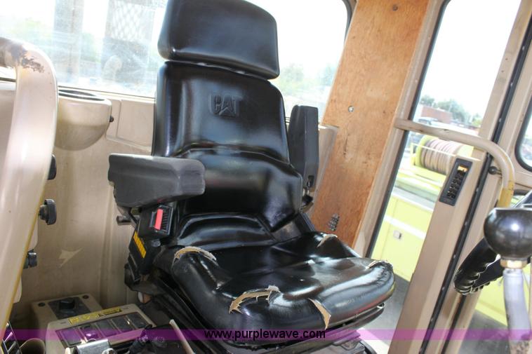 image for item 6194 1995 Caterpillar 140H motor grader